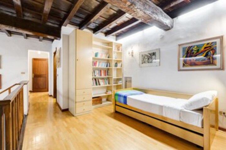 Room 7 of 35
