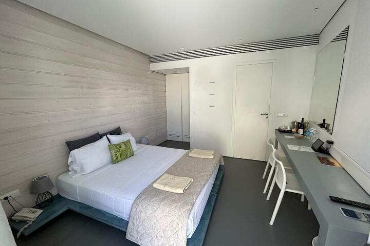 Room 87 of 283