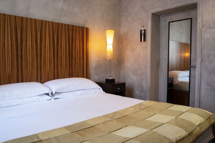 Room 32 of 106