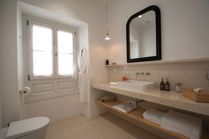 Room 32 of 48