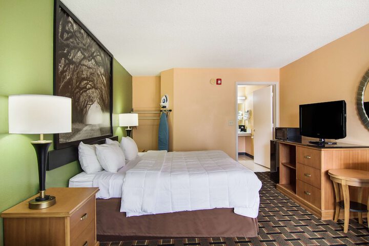 1 King Bed (11 of 22)