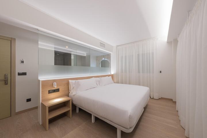 Room 25 of 122