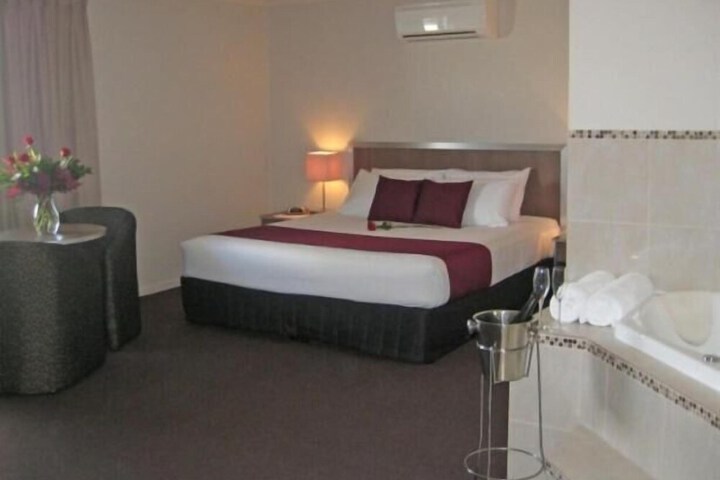 Room 9 of 26