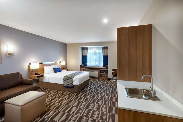 2 Queen Beds (4 of 18)