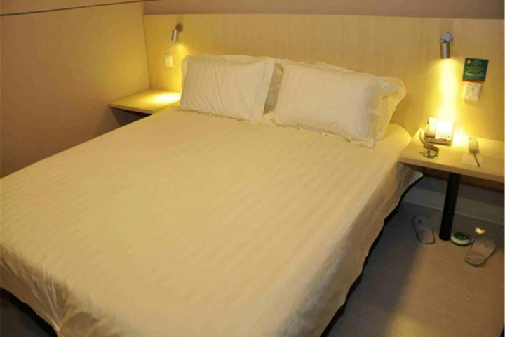 Room 5 of 13