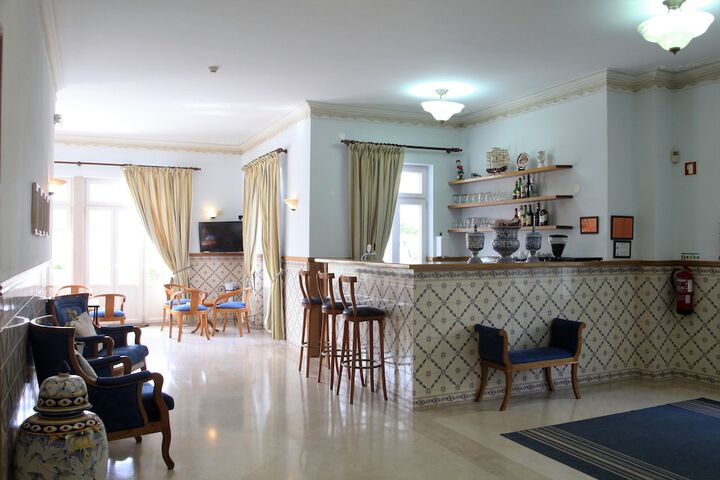 Lounge 44 of 70