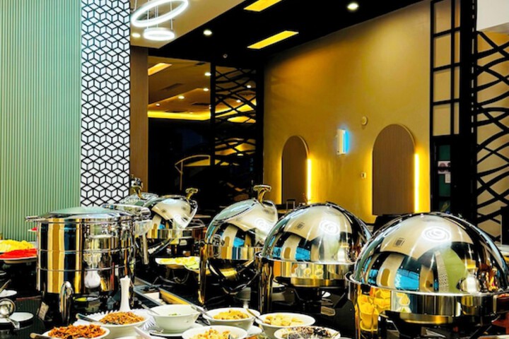 Dining 104 of 148