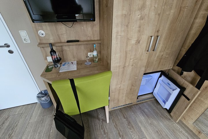 Room 9 of 29