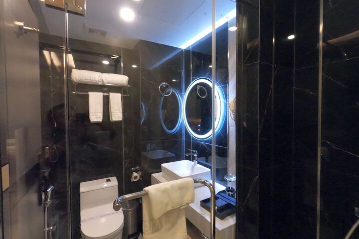Room 42 of 62