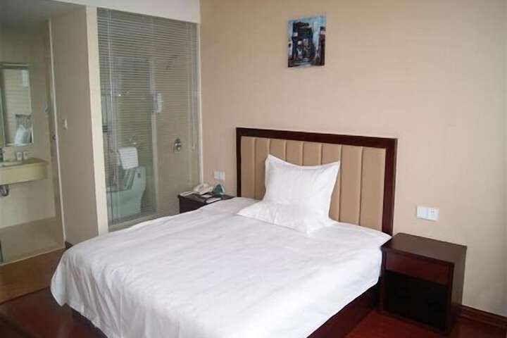 Room 4 of 44