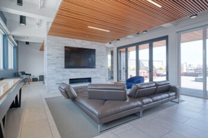 Lounge 48 of 69