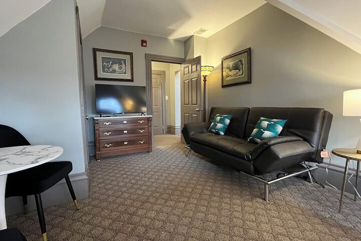 Room 7 of 32