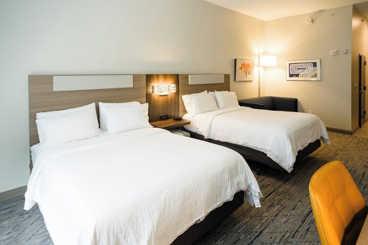2 Queen Beds (1 of 7)