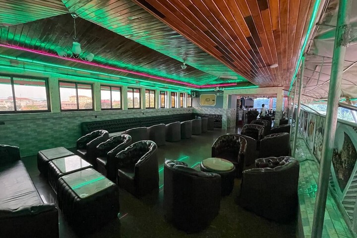 Lounge 106 of 118
