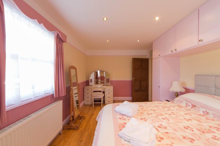 Room 4 of 150