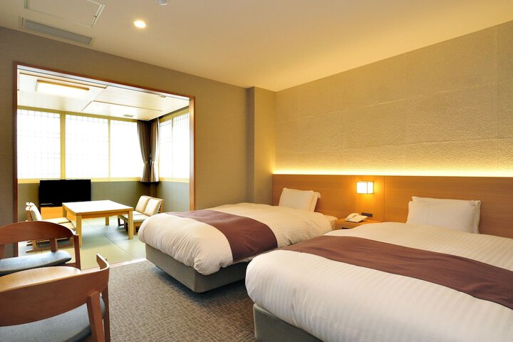 Room 12 of 105