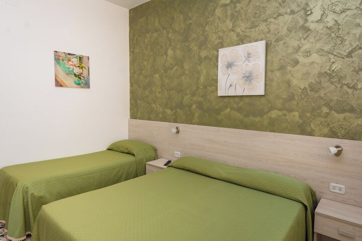 Room 50 of 99