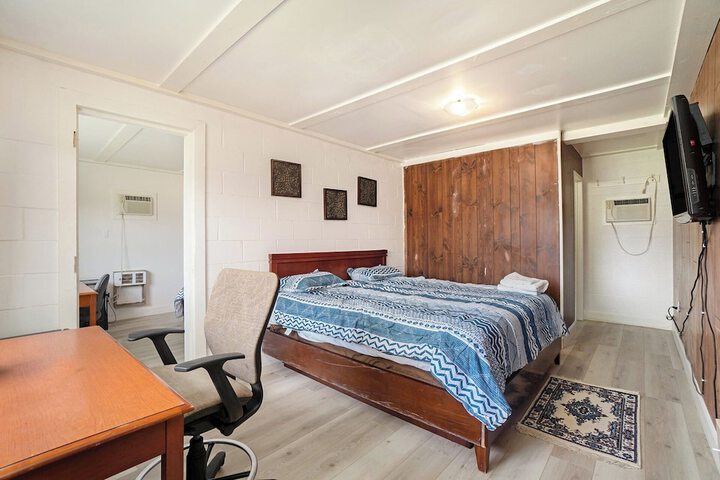 Room 6 of 13