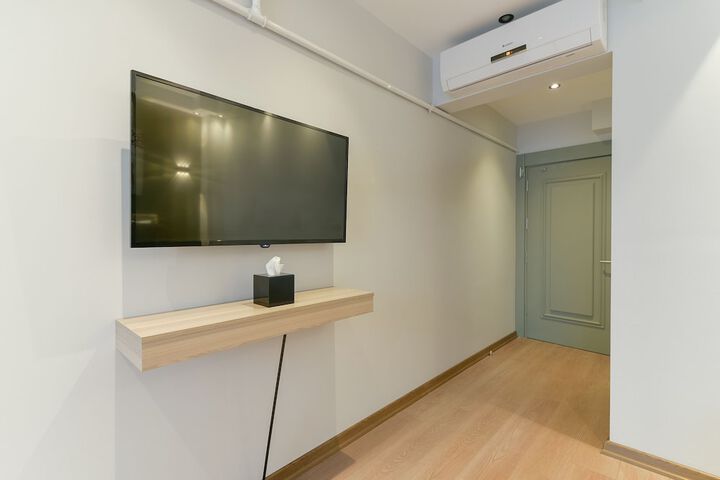 Room 17 of 34