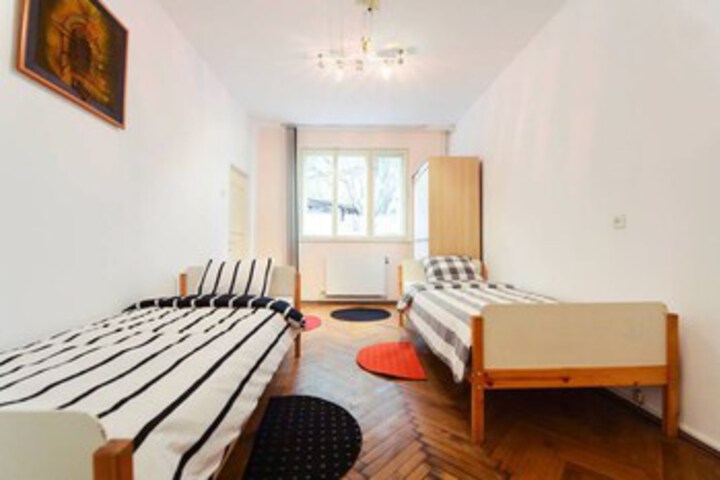 Room 9 of 17