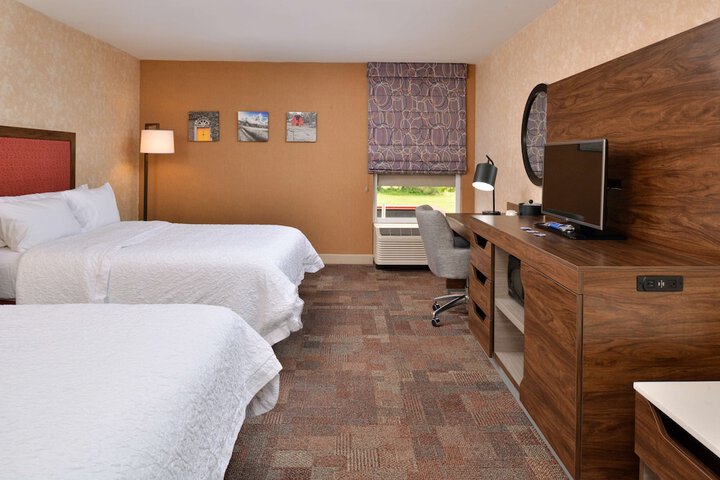 1 Queen Bed (16 of 20)