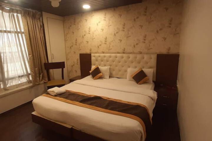 Room 8 of 16