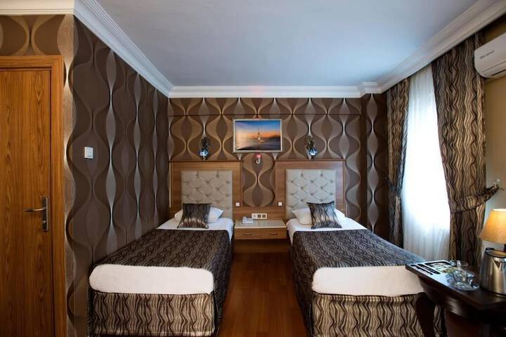 Room 9 of 37
