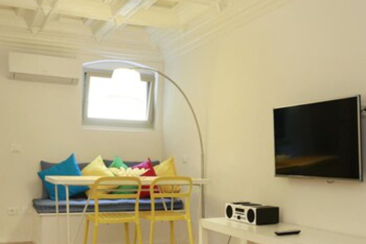 Room 9 of 23