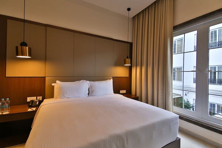 Room 4 of 13