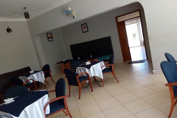 Dining 3 of 9