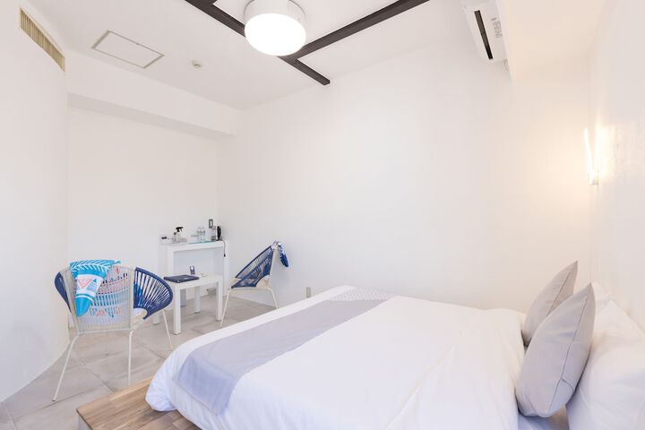 Room 17 of 48
