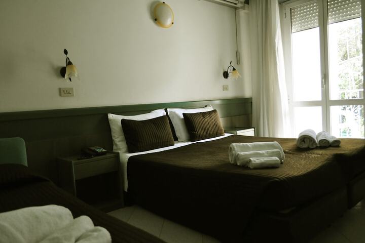 Room 4 of 35