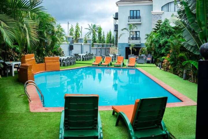 Pool 18 of 25