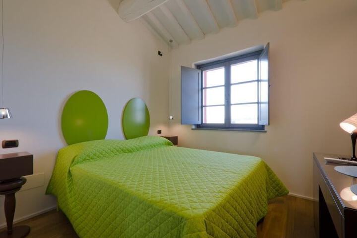 Room 6 of 48