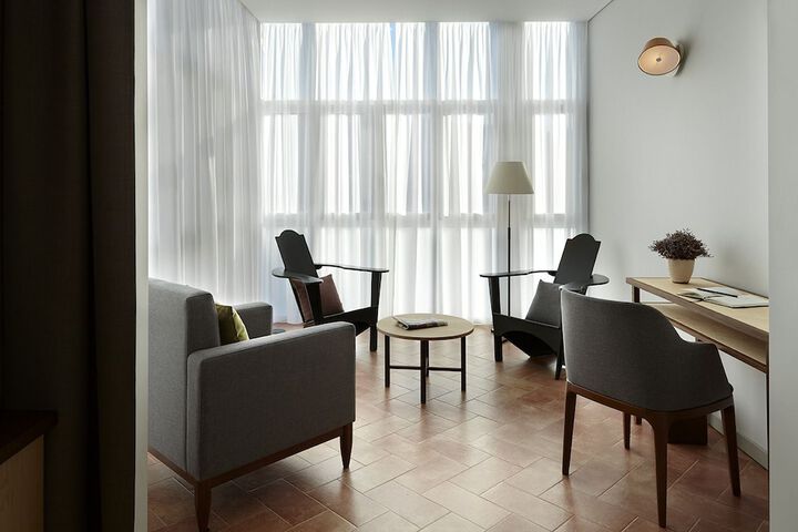 Room 33 of 74