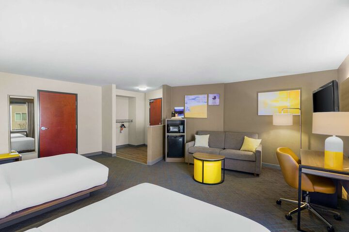 1 King Bed Suite Accessible (6 of 14)