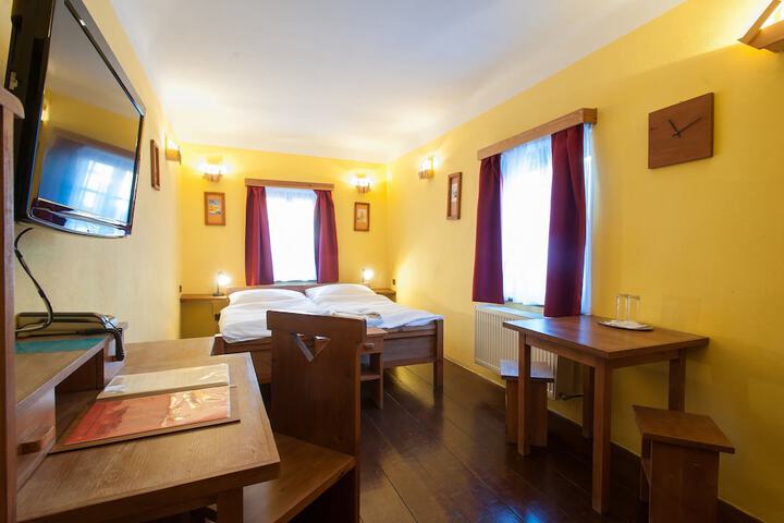 Room 8 of 94
