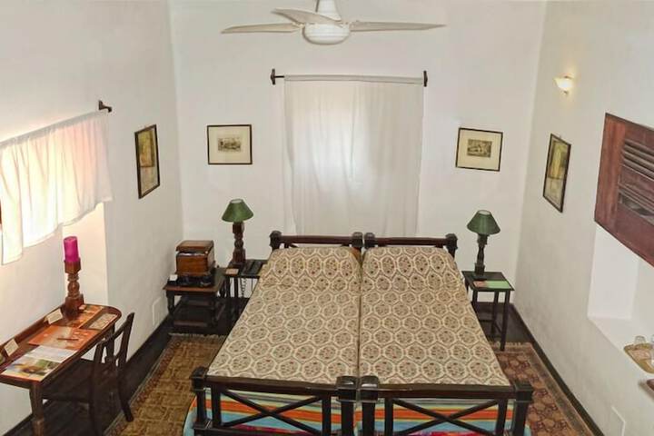 Room 2 of 18