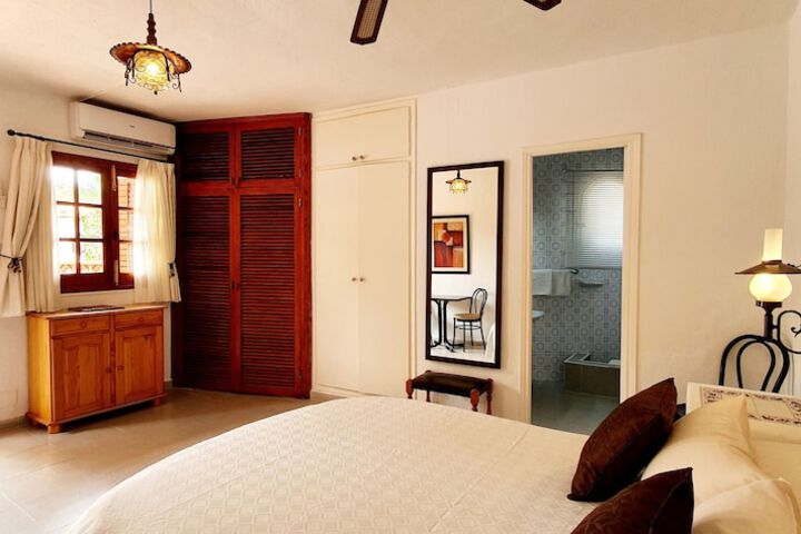 Room 8 of 103