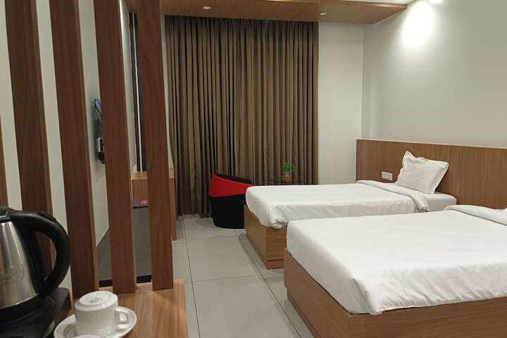 Room 13 of 35