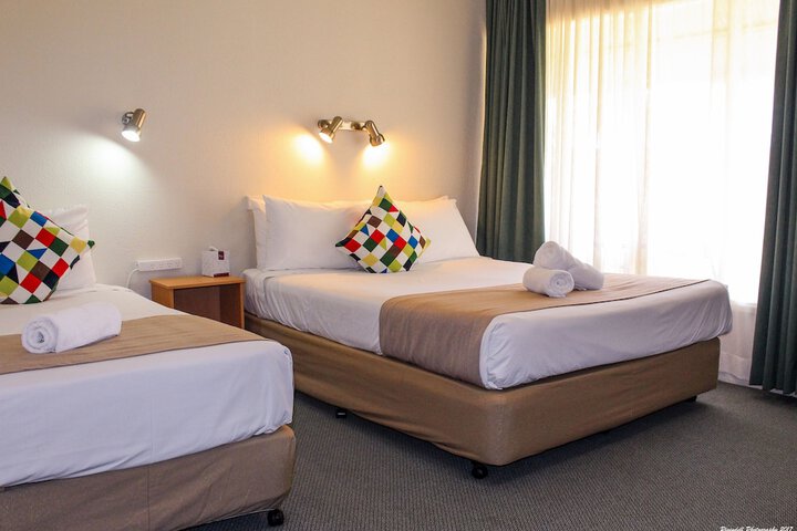Room 6 of 33