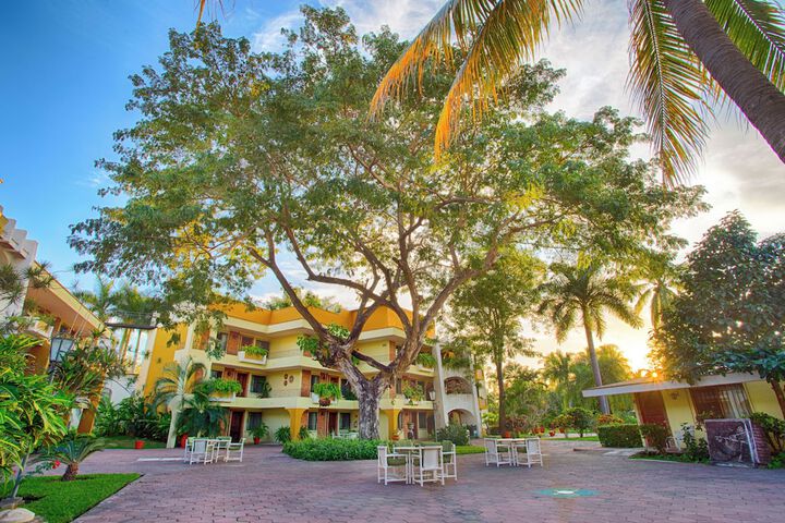 Hotel Exterior 52 of 60