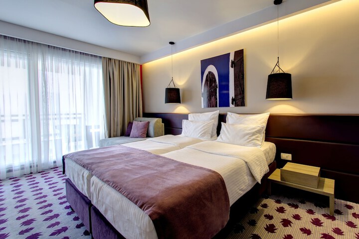 Room 48 of 136