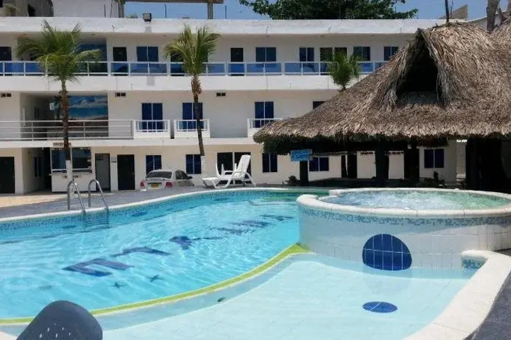 Pool 10 of 18