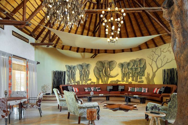 Lounge 154 of 221