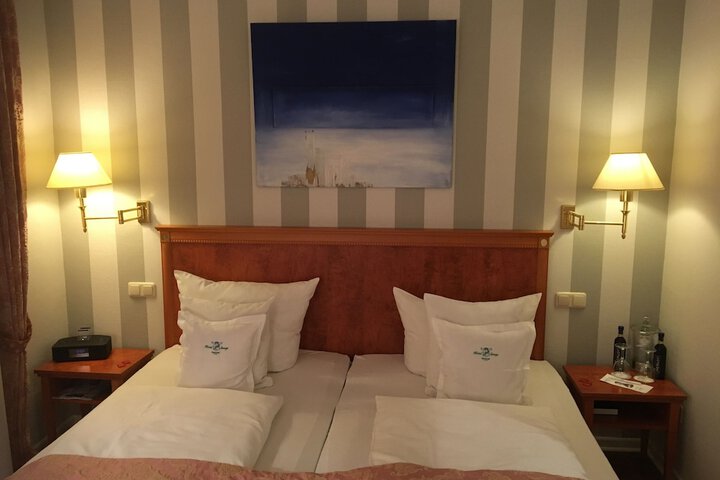 Room 10 of 87