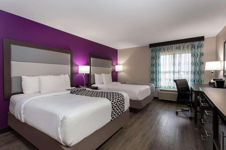 1 Queen Bed Mobility Accessible (4 of 8)