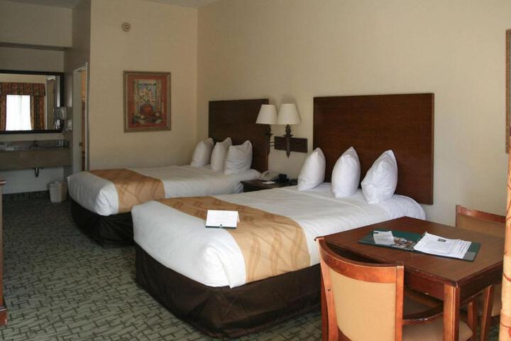 Double Accessible King Size Bed (3 of 6)
