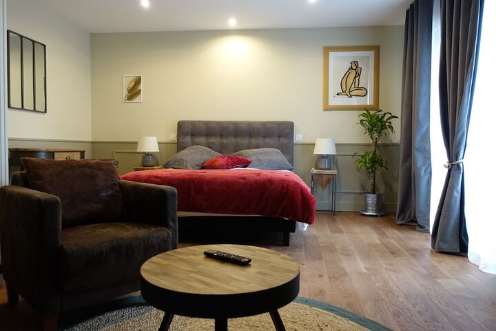 Room 3 of 40
