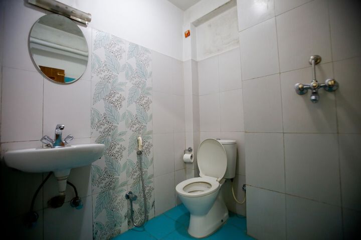 Room 16 of 28